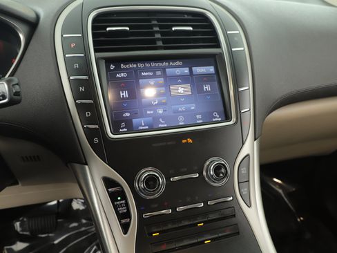 Used 2020 Lincoln Nautilus FWD w/ Equipment Group 101A image 13