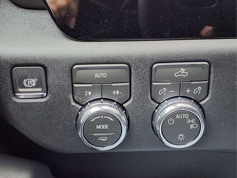 New 2026 GMC Sierra 1500 SLE w/ Preferred Package image 16