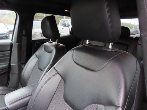 Used 2022 Jeep Compass Altitude w/ Sun and Sound Group image 28