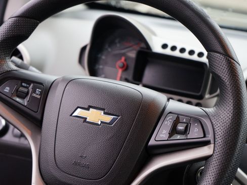 Used 2015 Chevrolet Sonic LT image 17