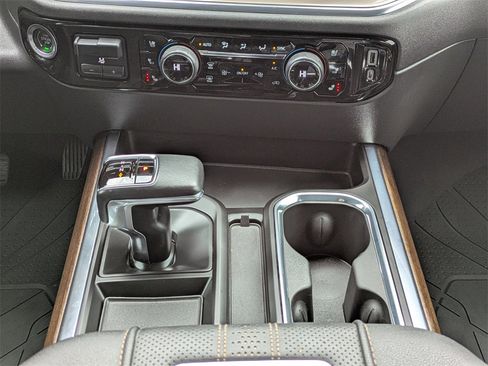 Used 2022 Chevrolet Silverado 1500 High Country w/ Technology Package image 18