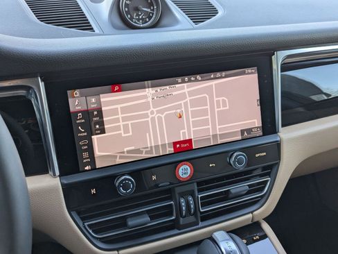 New 2026 Porsche Macan image 17