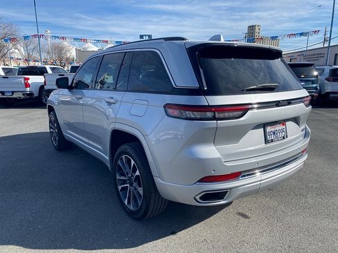 Used 2022 Jeep Grand Cherokee Overland RWD image 9