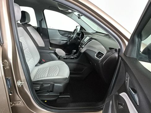 Used 2018 Chevrolet Equinox LS FWD image 34