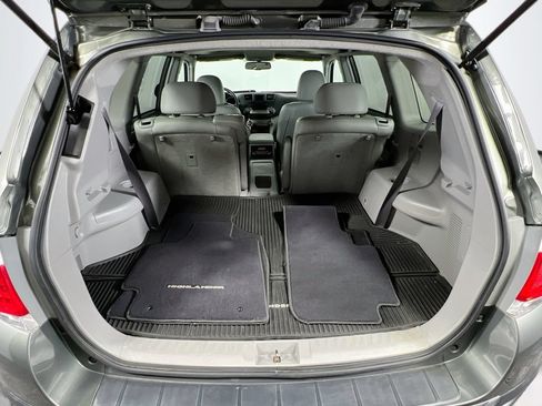 Used 2012 Toyota Highlander Limited w/ Tow Pkg AWD/4WD image 26