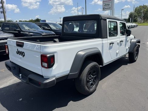 Used 2025 Jeep Gladiator Sport AWD/4WD image 5