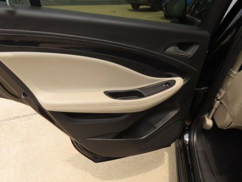 Used 2018 Buick Envision Essence FWD image 18