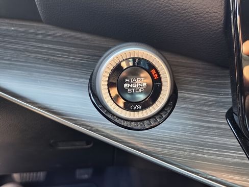 Used 2024 Jeep Wagoneer L Series II RWD image 20