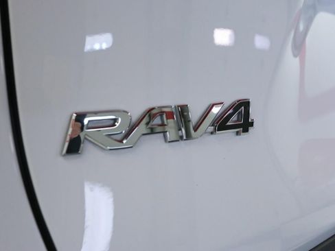 Used 2021 Toyota RAV4 XLE w/ Convenience Package FWD image 25