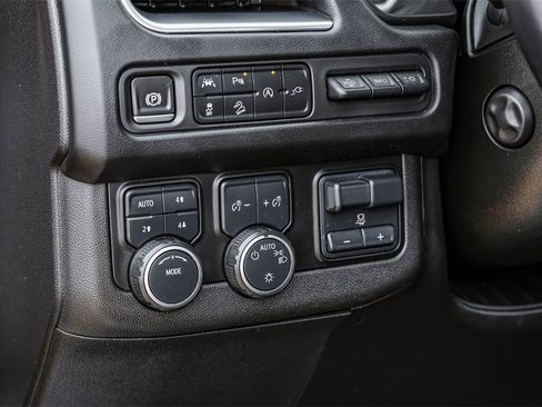 Used 2021 Chevrolet Suburban Premier w/ Premium Package image 33