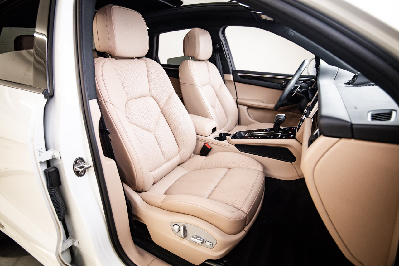 Certified 2024 Porsche Macan AWD/4WD image 29