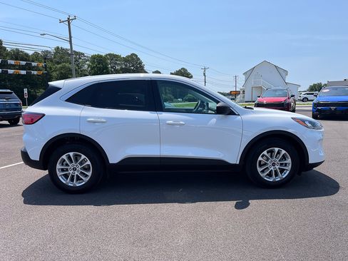 Used 2022 Ford Escape SE w/ Convenience Package FWD image 9