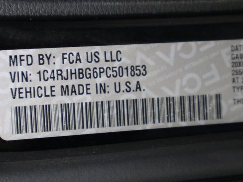 Used 2023 Jeep Grand Cherokee Limited w/ Black Appearance Package image 42