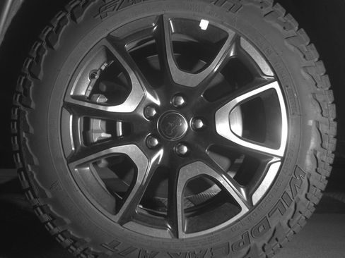 Used 2025 Jeep Compass Trailhawk image 12