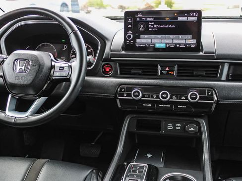 Certified 2025 Honda Pilot Touring image 12