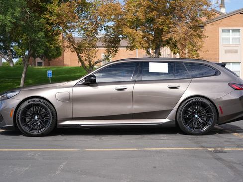 Used 2026 BMW M5 Touring AWD/4WD image 2