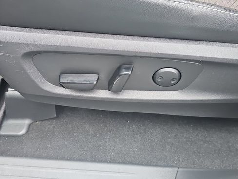 Certified 2023 Nissan Pathfinder SL w/ Lighting Package (N92) image 10