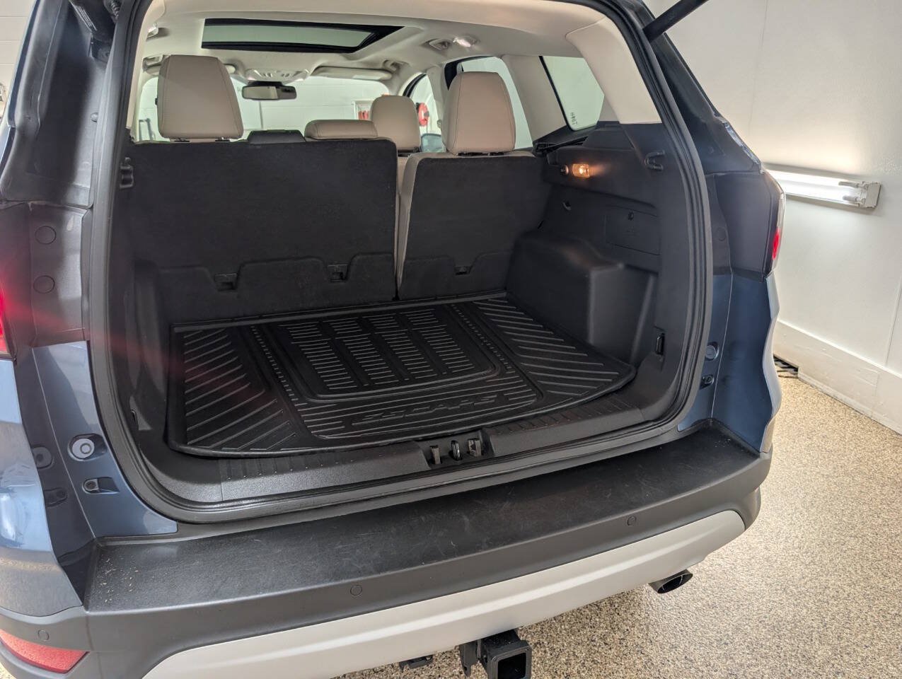 Used 2018 Ford Escape Titanium w/ Ford Safe & Smart Package AWD/4WD image 17