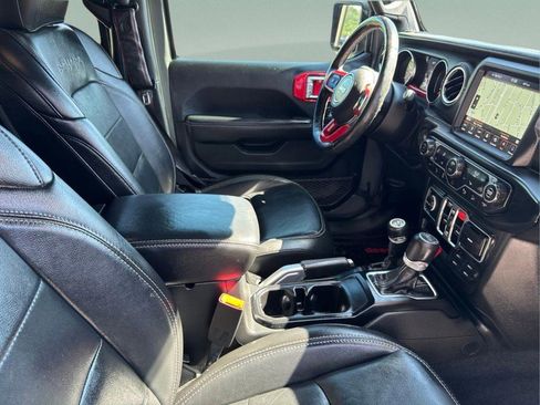 Used 2019 Jeep Wrangler Unlimited Sahara AWD/4WD image 26
