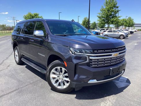 Used 2023 Chevrolet Suburban Premier AWD/4WD image 7