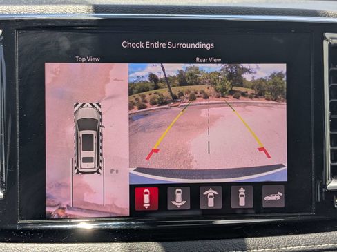 Used 2023 Chrysler Pacifica Limited FWD image 26