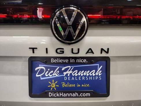 New 2025 Volkswagen Tiguan SE R-Line image 18