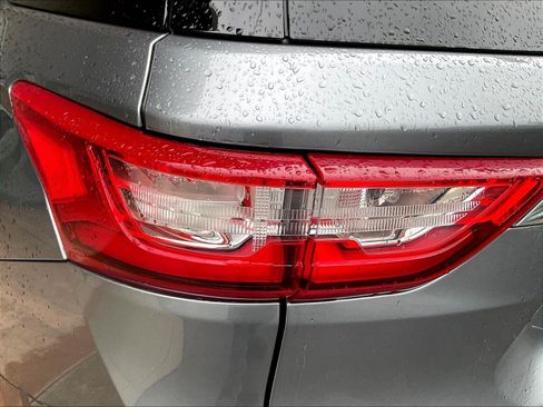 Used 2019 Chevrolet Traverse LT w/ LPO, Floor Liner Package FWD image 22