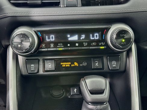 Used 2022 Toyota RAV4 XLE w/ Convenience Package AWD/4WD image 15