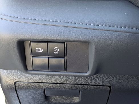 Used 2023 Toyota Highlander L image 23