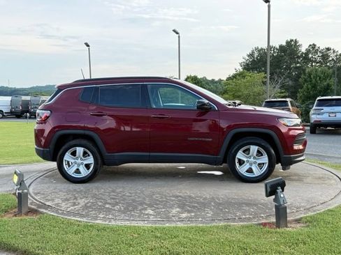 Used 2022 Jeep Compass Latitude w/ Convenience Group AWD/4WD image 5