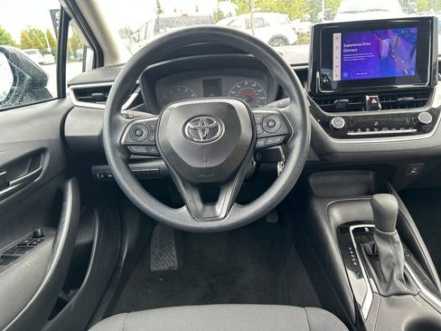 Used 2025 Toyota Corolla LE FWD image 9