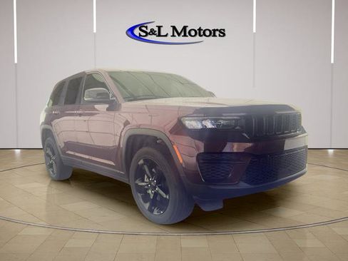 Used 2024 Jeep Grand Cherokee Altitude AWD/4WD image 1