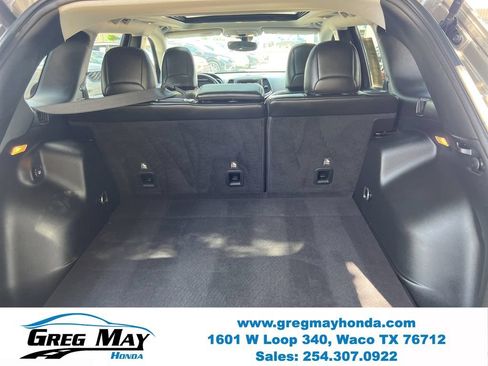 Used 2019 Jeep Cherokee Latitude Plus w/ Comfort/Convenience Group AWD/4WD image 17