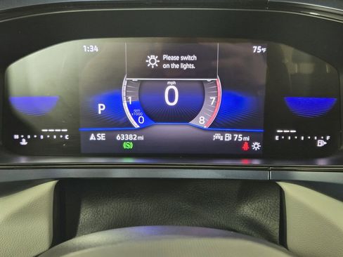 Used 2023 Volkswagen Taos SE w/ Panoramic Sunroof Package FWD image 16