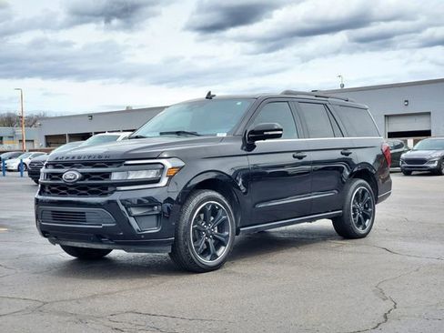 Used 2022 Ford Expedition Limited image 34