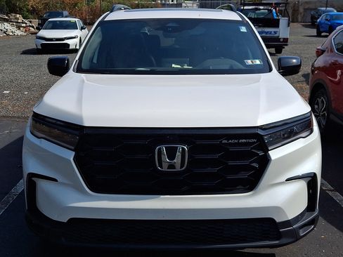 Used 2025 Honda Pilot Black Edition image 2
