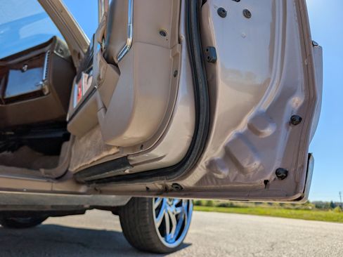 Used 1990 Cadillac Brougham image 82