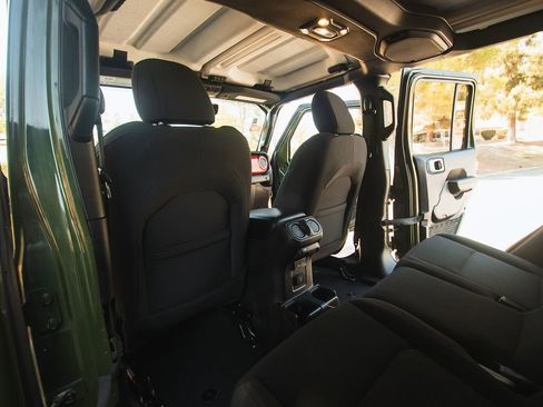 Used 2023 Jeep Gladiator Rubicon image 21