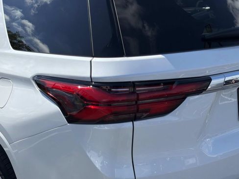 Used 2023 Chevrolet Traverse High Country FWD image 11