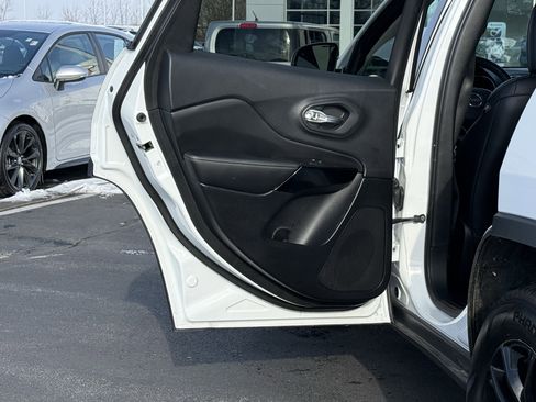 Used 2023 Jeep Cherokee Altitude Lux image 20