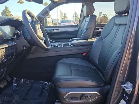 New 2026 Jeep Grand Wagoneer L 4WD image 8