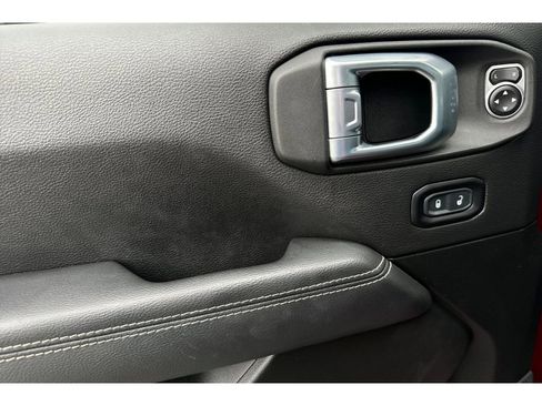 Used 2021 Jeep Wrangler Unlimited Sahara w/ Safety Group image 11