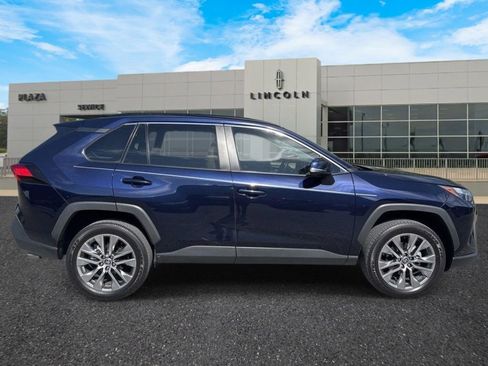 Used 2022 Toyota RAV4 XLE Premium image 2