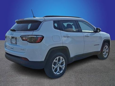 Used 2024 Jeep Compass Latitude AWD/4WD image 4