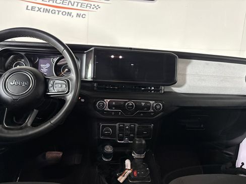 Used 2024 Jeep Wrangler Unlimited Sport AWD/4WD image 23
