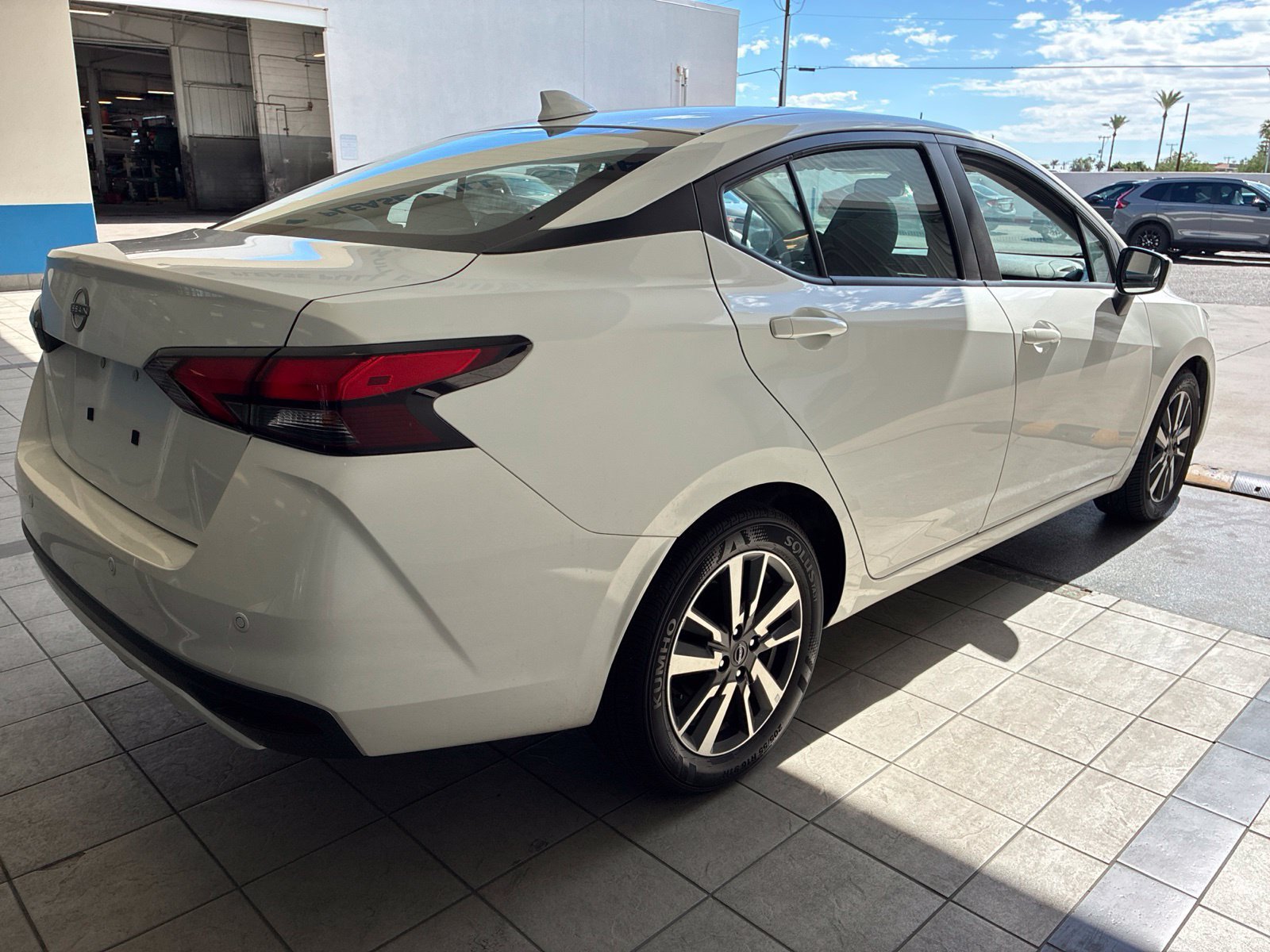 Used 2025 Nissan Versa SV FWD image 5