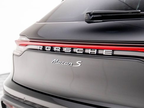 Certified 2023 Porsche Macan S image 31