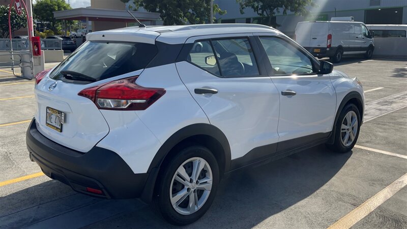 Used 2018 Nissan Kicks S FWD image 7