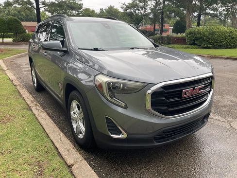 Used 2020 GMC Terrain SLE w/ Driver Convenience Package FWD image 7