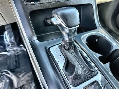 Used 2024 Kia Carnival LX image 23